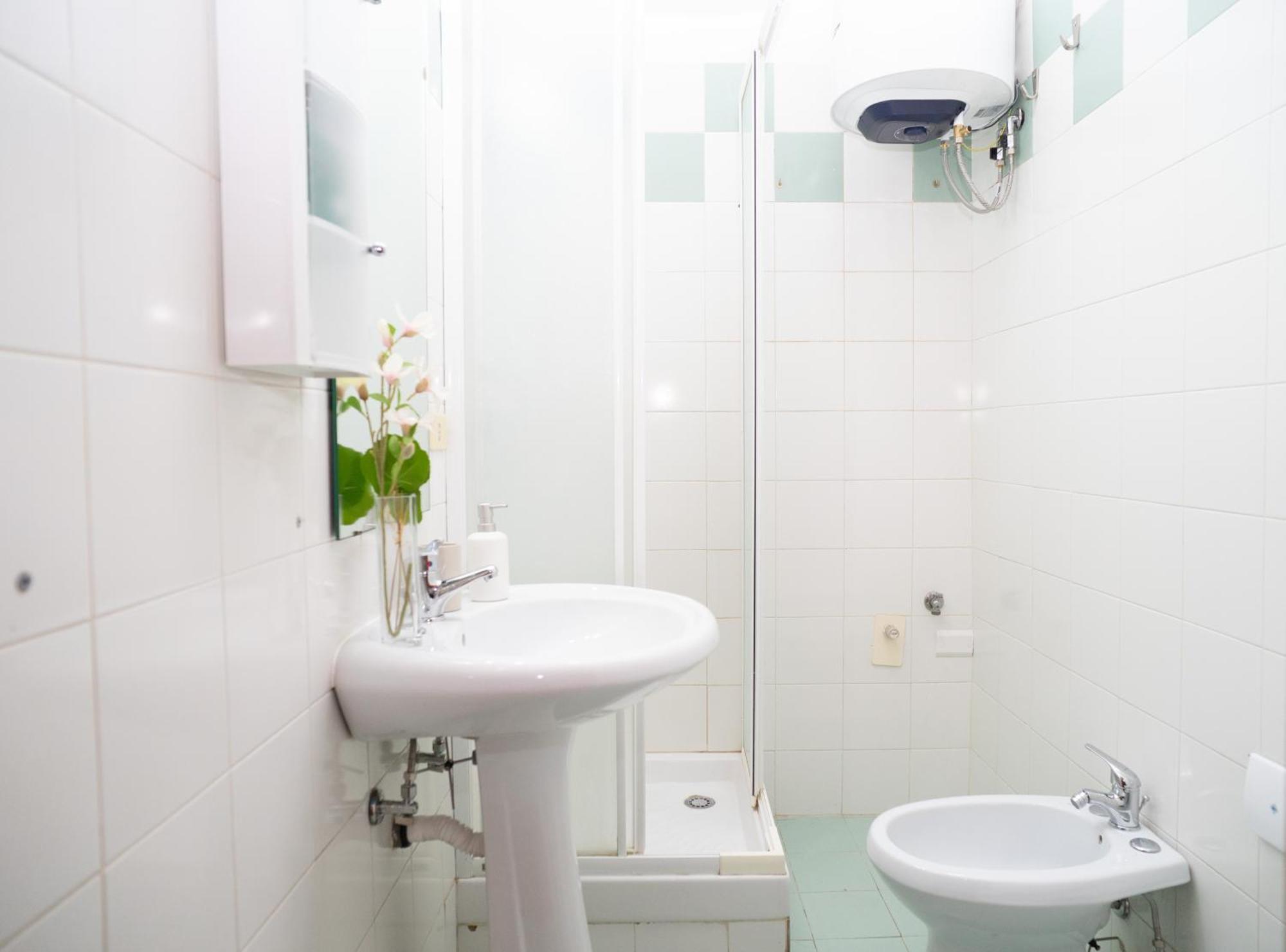 Modern And One-bedroom, 10 Min From Colosseum Apartment *