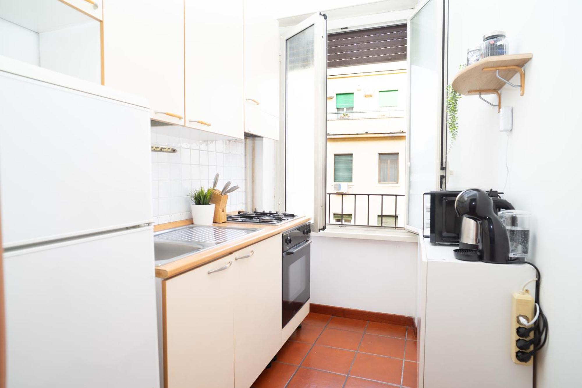 Modern And One-bedroom, 10 Min From Colosseum Apartment *