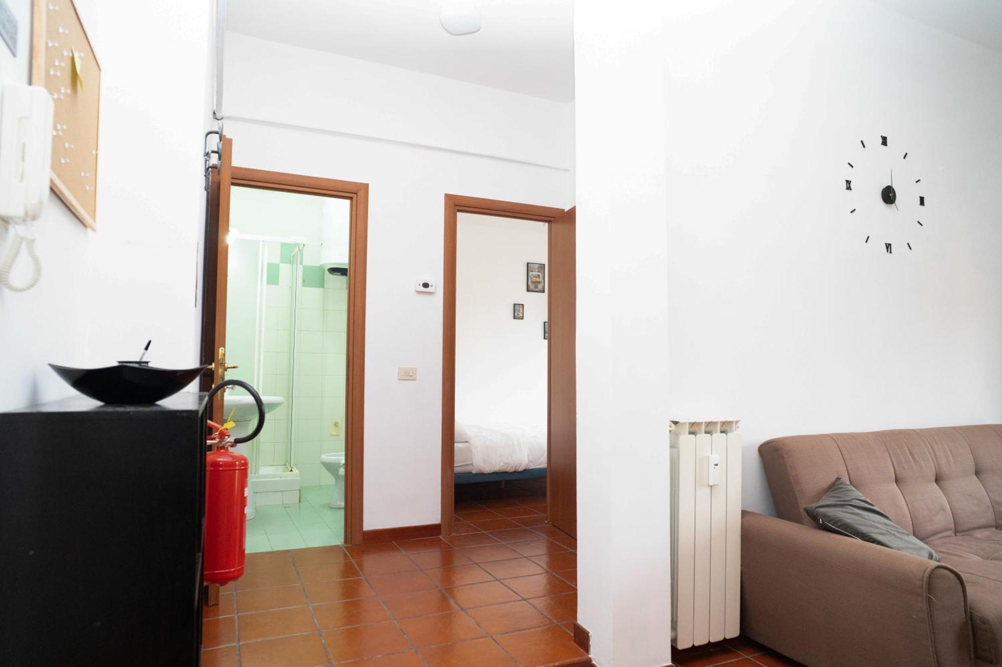 Modern And One-bedroom, 10 Min From Colosseum Apartment *